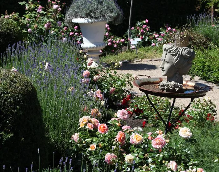 Es müssen nicht immer Zwerge sein - Skulpturen im Garten