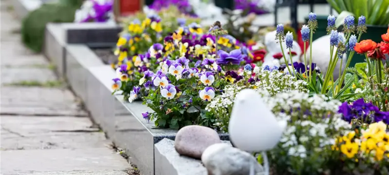 Kränze, Grabschmuck und Grabpflege